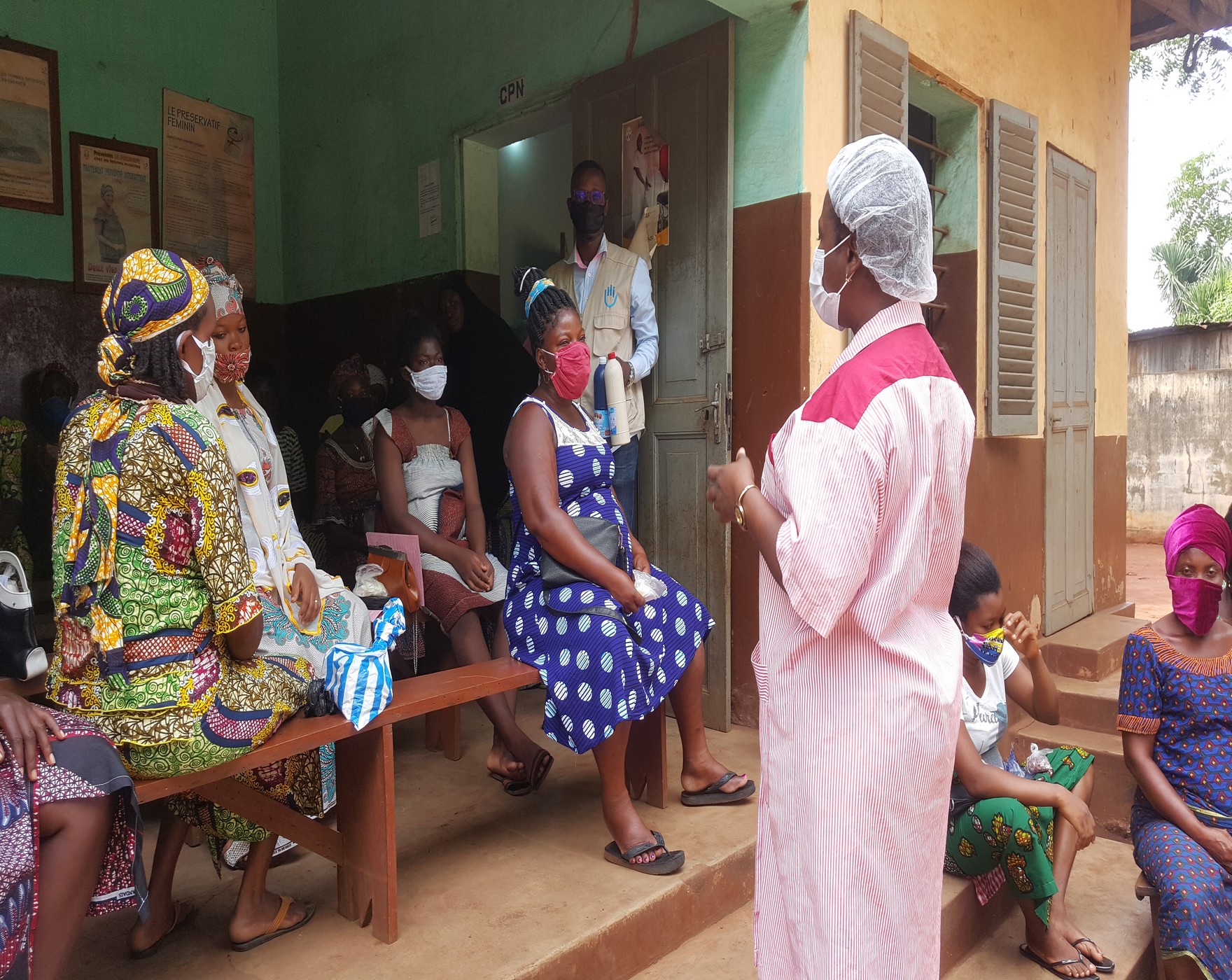 Sensitization on covid 19 of women in prenatal and maternal health consultations and distribution of hygiene kits produced by HI Togo.